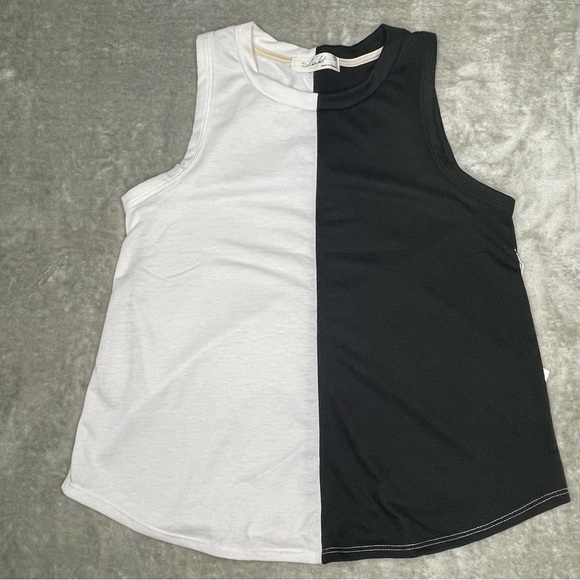 Tanktops 4 Piece Bundle Size Small - Picture 13 of 16